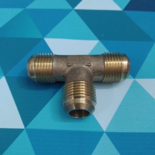 Тройник латунный 1/2" (12мм.) под гайки