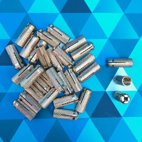 Анкер латунный М10, цанга