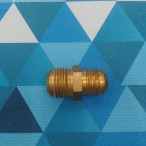 Штуцер переходной (фитинг) 1/2" x 5/8" (под гайки)