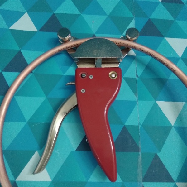 Трубогиб дюймовый арбалетного типа (5/16", 1/4", 3/8", 1/2") в метал. кейсе (41х16,5х5,5см.)