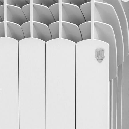 Биметаллический радиатор Royal Thermo Revolution Bimetall 500 4 секц.