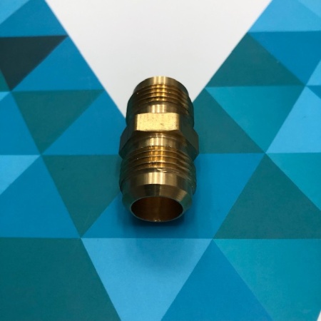 Беспаечное соединение 1/2", латунь (под гайки)